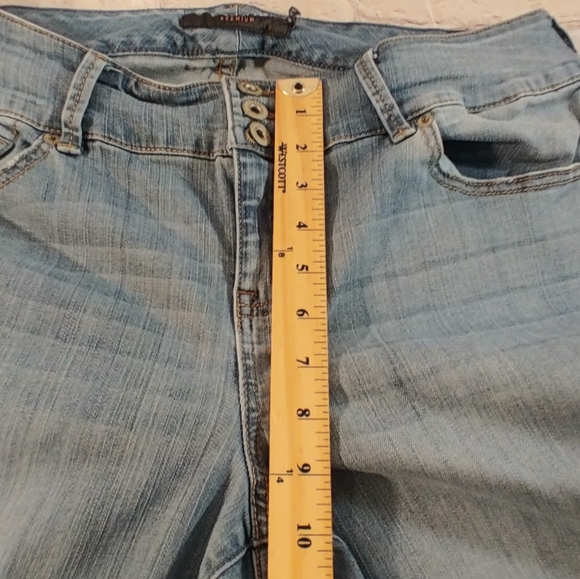 Torrid Premium Jegging Busted Knees Jeans 18 - Picture 7 of 15